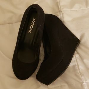 Black Wedges
